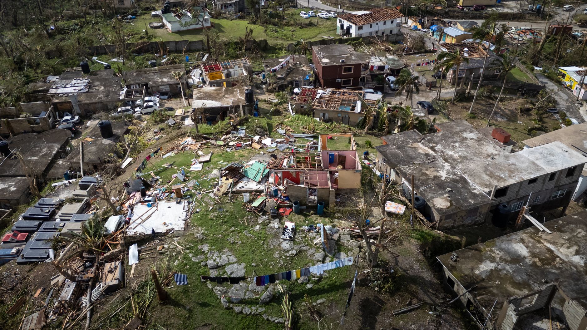 Hurricane Simon impact: What are the real effects on resorts?